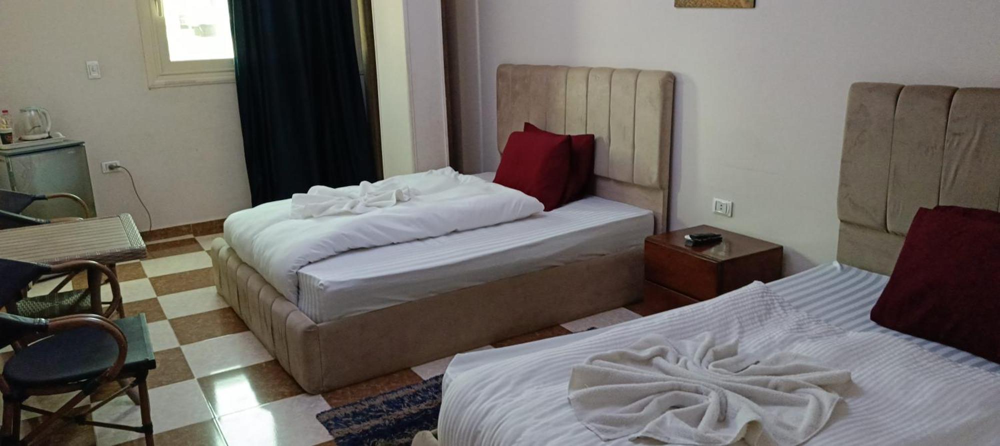 Pyramid Stars Inn Nazlet el-Sîsi Екстериор снимка