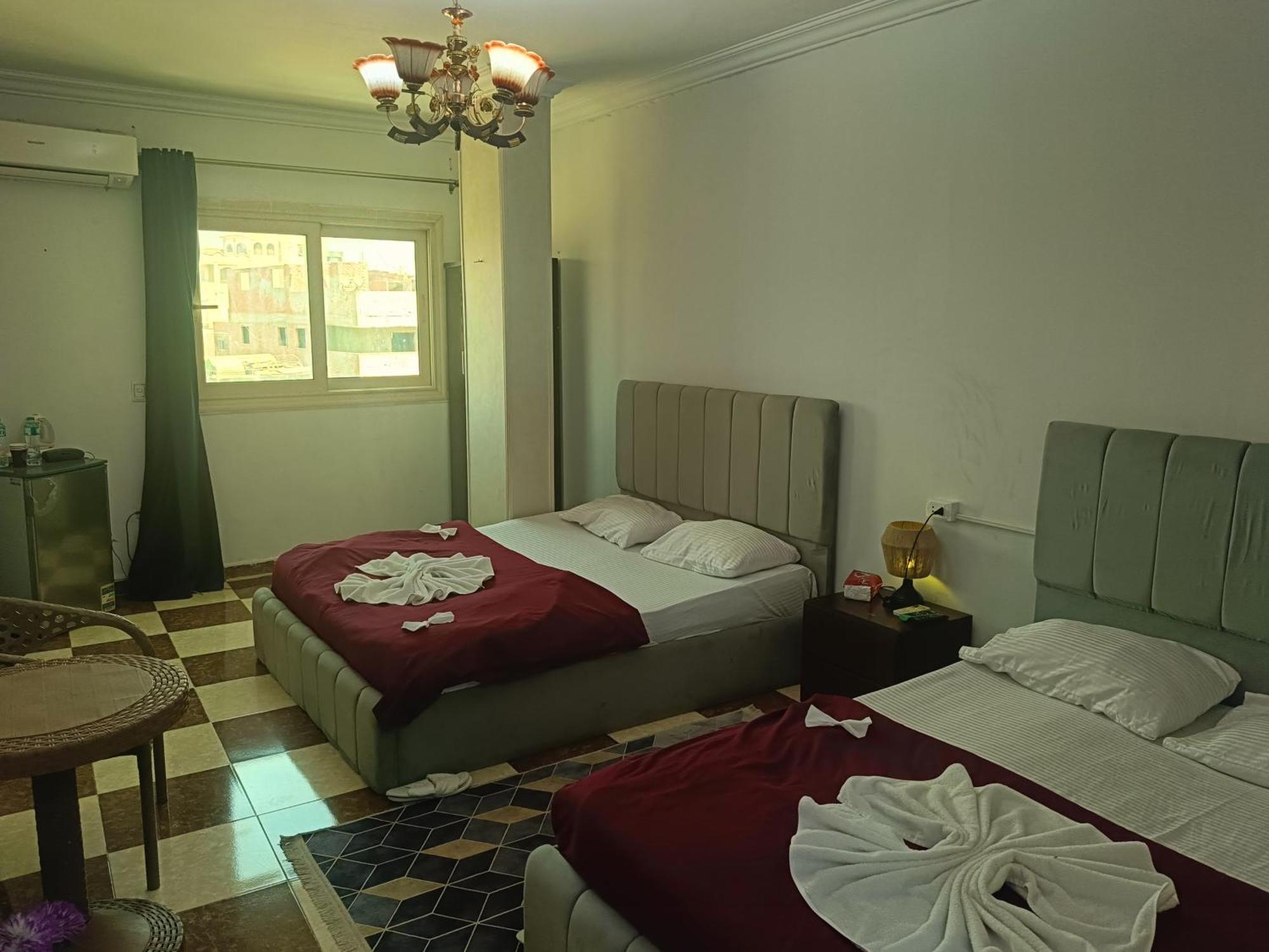 Pyramid Stars Inn Nazlet el-Sîsi Екстериор снимка